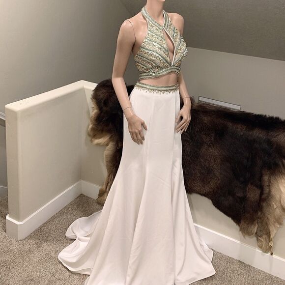 Stunning Halter Beaded & Sequined 1 Piece Fishtail Gown - Picture 6 of 12